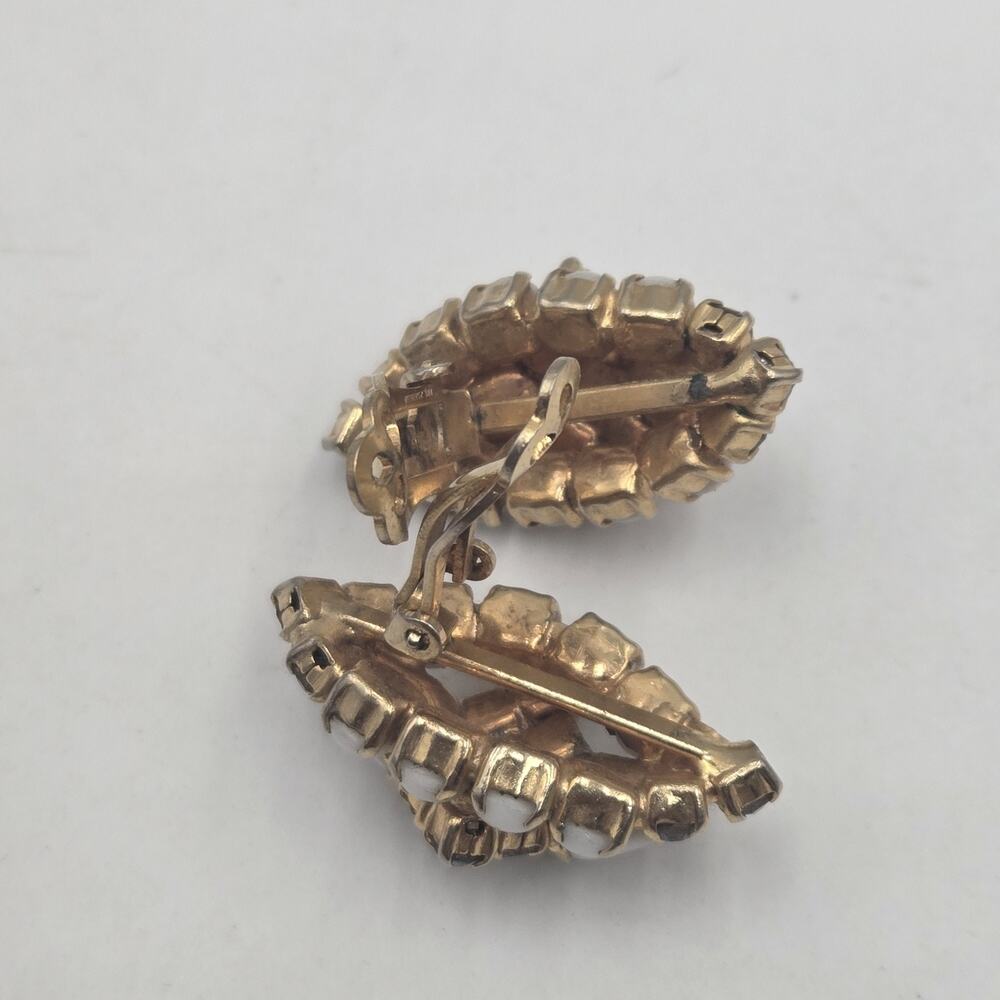 Vintage 1950s Milk Glass Rose Art Rhinestone Silver Tone Clip on Earrings 50-60s - Picture 5 of 9